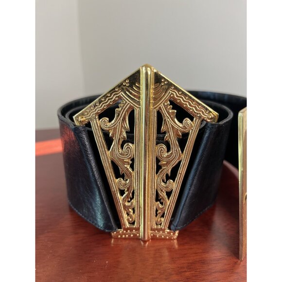 Vintage Gatefold Chanel 1980s Black Leather 24k Gold-Plated Filigree Belt main image 13